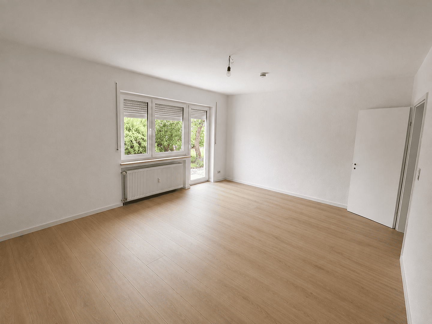 Neu sanierte großzügige 6,5-Zimmerwohnung mit Terrasse und eigenem Garten nahe dem Hubland, 97218 Gerbrunn