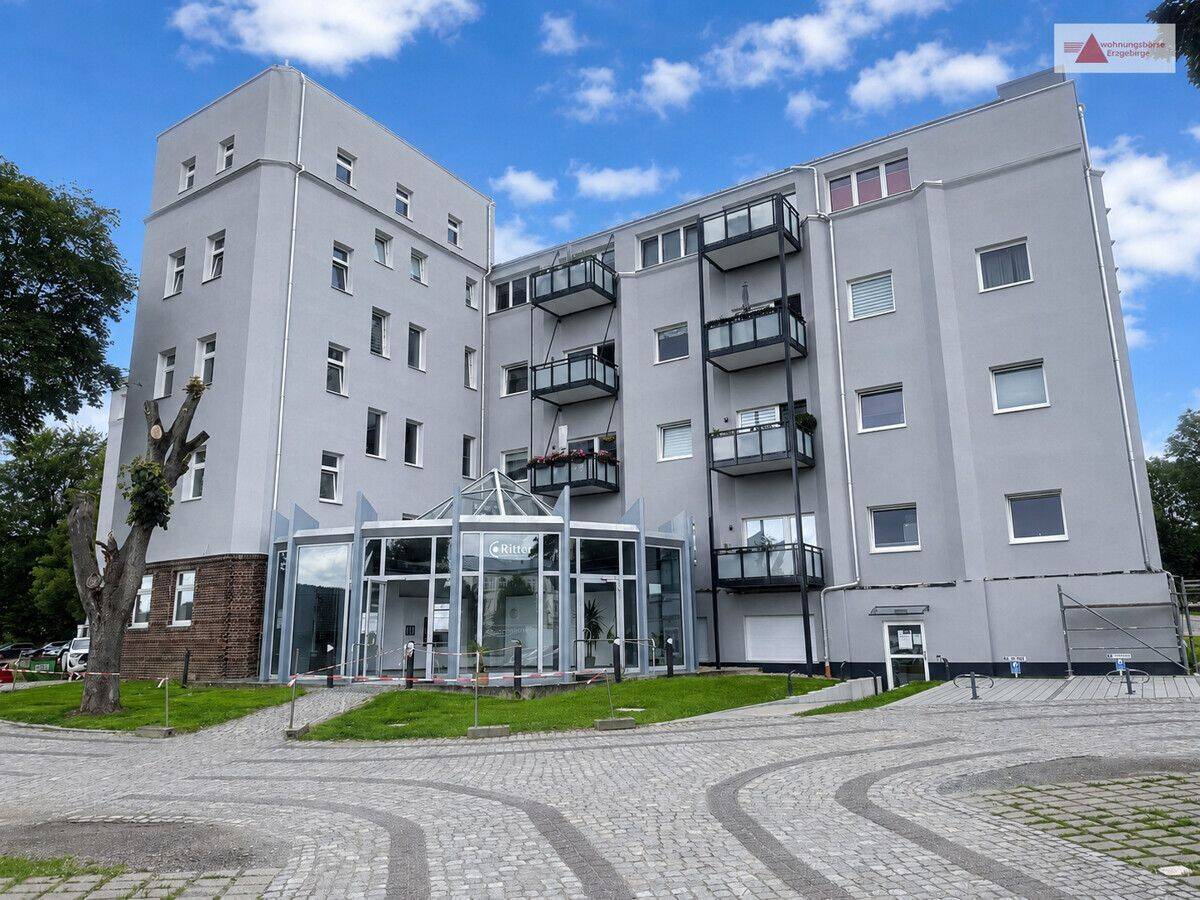 Einziehen: Großzügige, moderne 4-Raum-Wohnung im Lebensquartier Zwönitz: Balkon, Aufzug & Stellplatz, 8297 Zwönitz