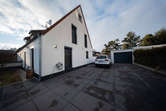 Ihr neues Zuhause in Fürth-Stadeln – kernsanierte Doppelhaushälfte mit großem Garten, Doppelgarage und viel Platz für die Familie, 90765 Fürth