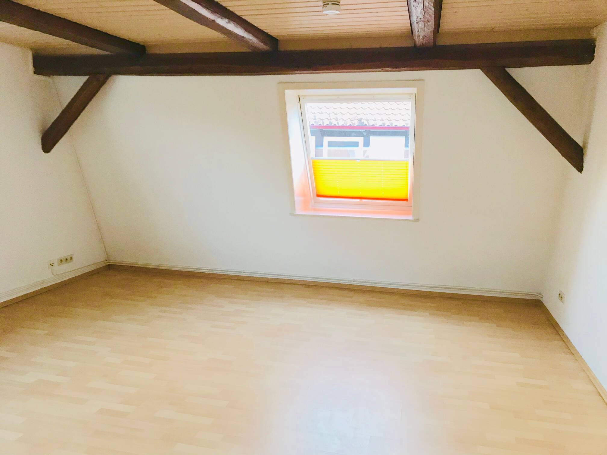 AB 01.12-2026: Lichtdurchflutete 3-Zimmer Wohnung im Dachgeschoss im Zentrum!, 37581 Bad Gandersheim