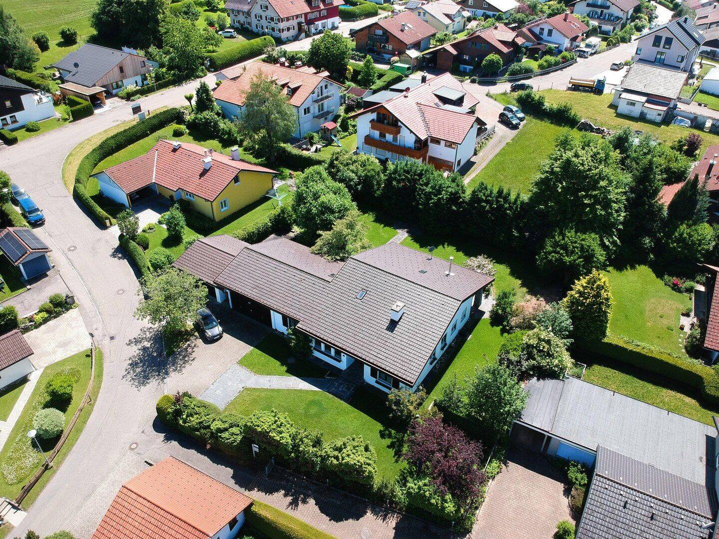 Provisionsfrei: Sonnige Premium-Liegenschaft in ruhiger Lage mit exklusiver Bestandsvilla, 88175 Scheidegg