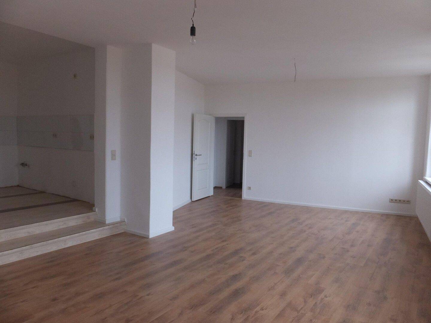 Großzügiger Altbaucharme in zentraler Lage – 4-Raum-Wohnung mit besonderem Grundriss, 6217 Merseburg