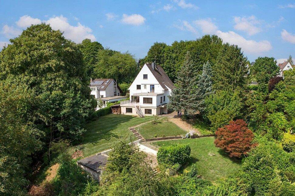 Stadt, Land, Ruhrblick! Vielseitiges, familienfreundliches Zuhause auf 2.400 m² in Bergerhausen, 45136 Essen (Bergerhausen Huttrop Rüttenscheid)