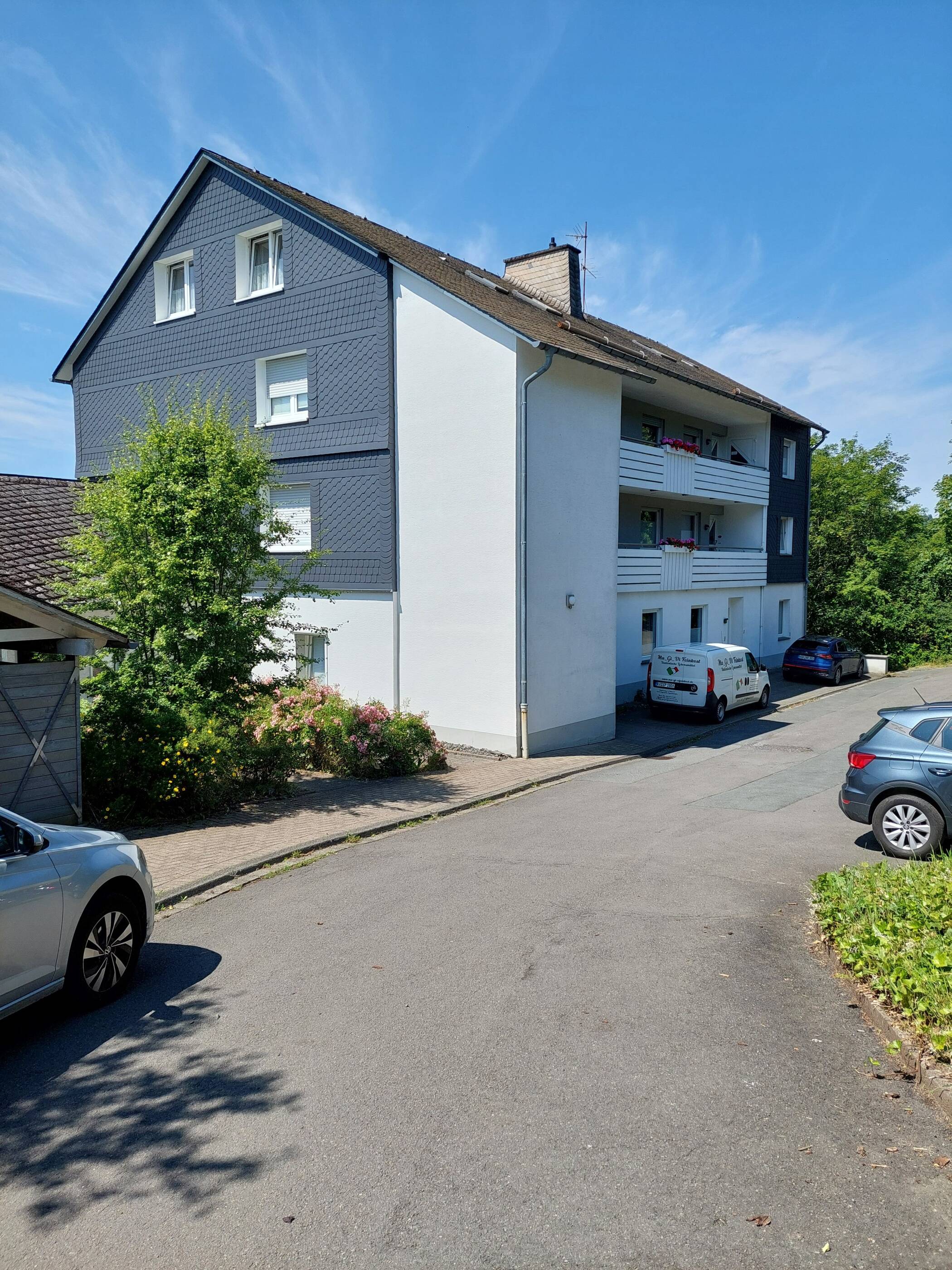 Helle 2-Zimmerwohnung mit Einbauküche im Dachgeschoss eines Mehrfamilienhauses im OT Bad Fredeburg, 57392 Schmallenberg