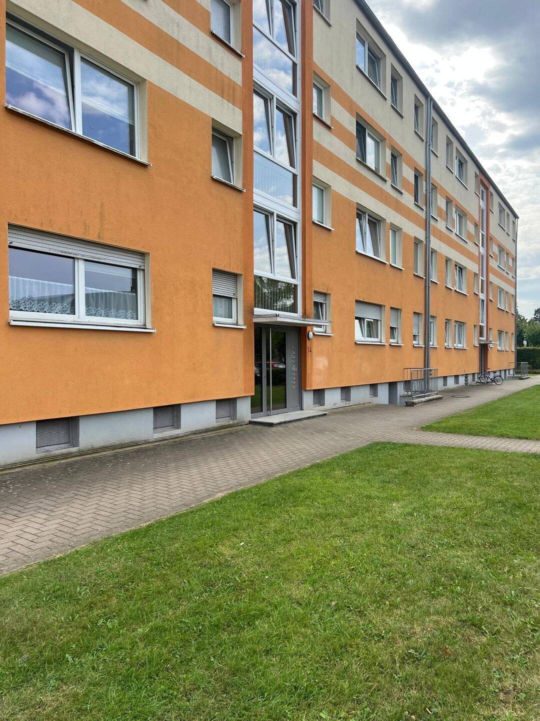 Modernisierte 4-Zimmer-Eigentumswohnung mit Balkon und eigener Garage in Belm, 49191 Belm
