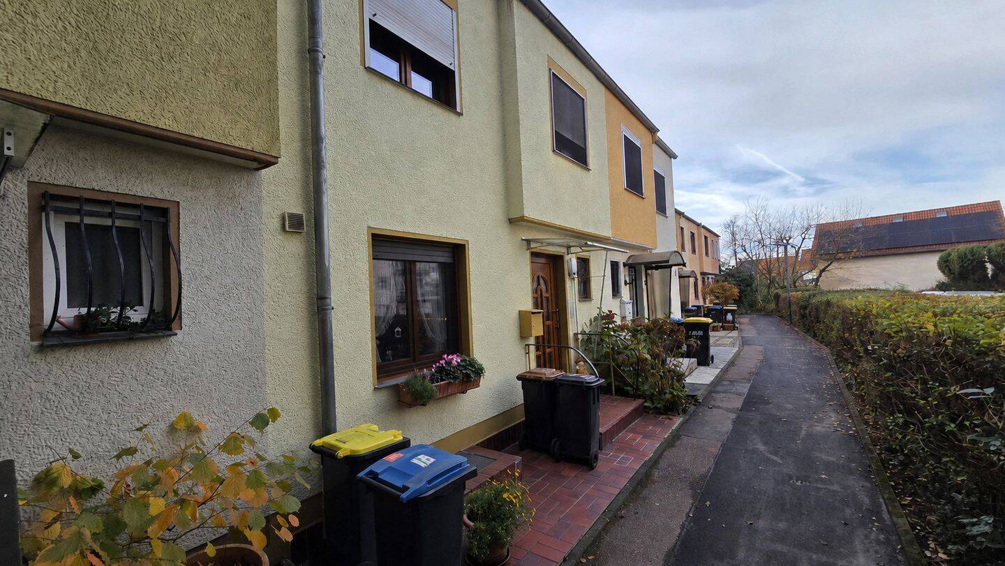 Provisionsfrei: Reihenmittelhaus in Köln-Esch von Privat, 50765 Köln (Chorweiler Blumenberg Esch Esch/Auweiler Volkhoven/Weiler)