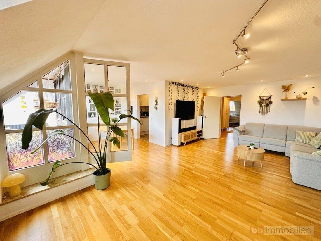 Ruhige großzügige Altstadt-Wohnung, 84028 Landshut (Altstadt Peter und Paul)