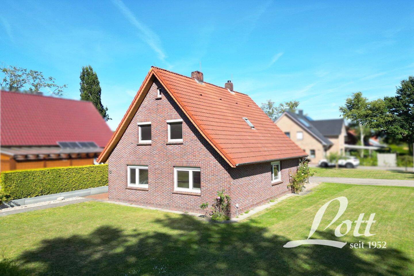 +++ Einfamilienhaus mit Carport und durchdachter Raumaufteilung in zentraler Kanallage von Augustfehn! +++, 26689 Apen