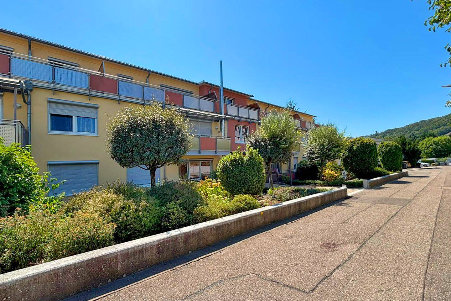 Barrierefreies Wohnen mit Wohlfühlfaktor ab 55 Jahren, 2-Zimmer mit großem Balkon und Tiefgaragenplatz, 76887 Bad Bergzabern