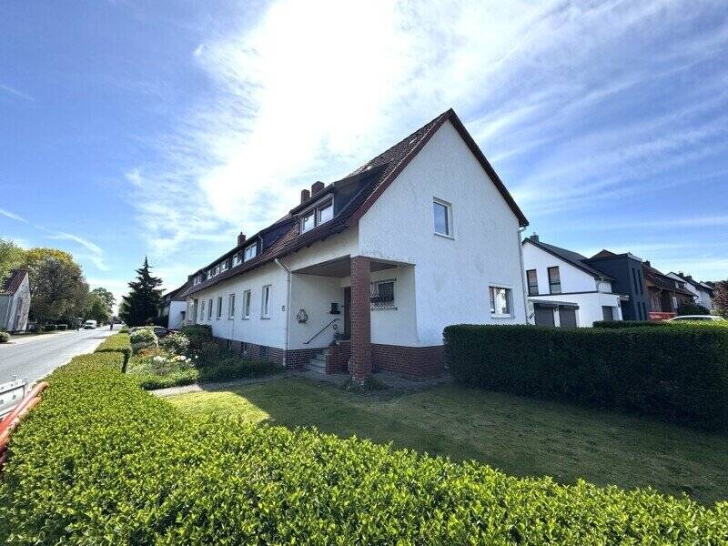 Zweifamilien – Doppelhaushälfte mit Terrasse, Balkon und zwei Garagen, 30890 Barsinghausen