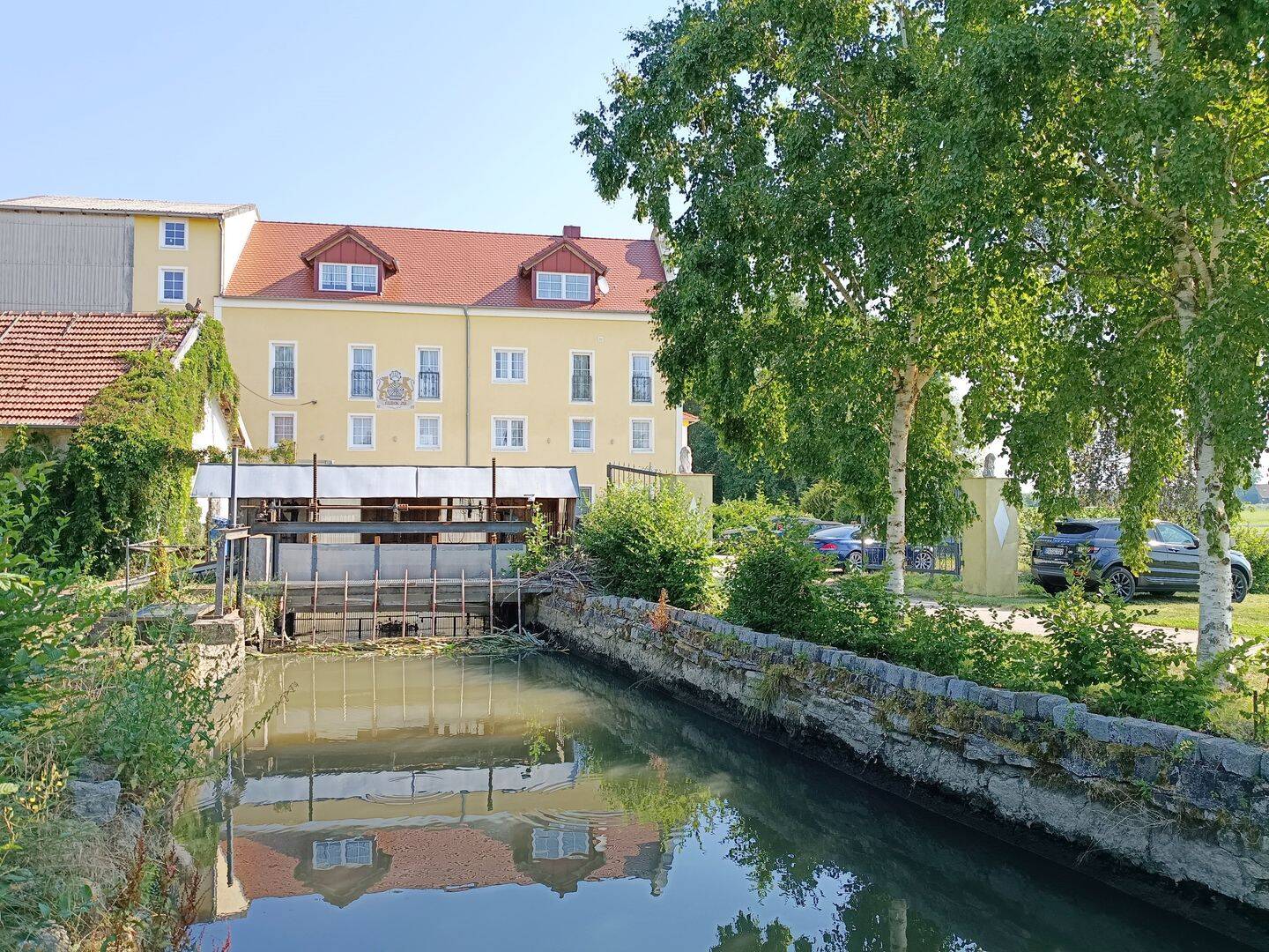 Einzigartiges Mühlenanwesen mit historischem Charme, eingenem Wasserkraftwerk, Pferdeanlage und außergewöhnlichem Entwicklungspotential, 94333 Geiselhöring
