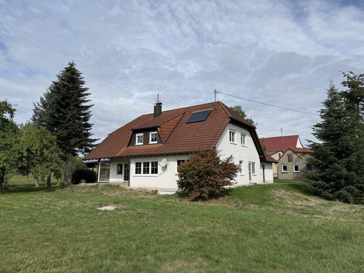 Einfamilienhaus mit weiterer Ausbaumöglichkeit in ruhiger Lage von Rosenberg, 73494 Rosenberg