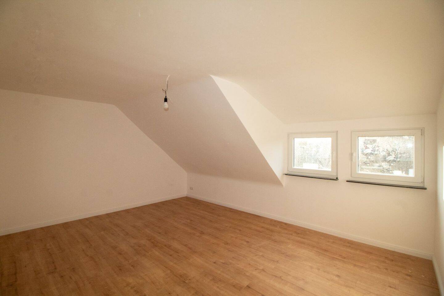 Dachgeschosswohnung voll saniert mit Terrasse und Garage!, 56220 Kettig