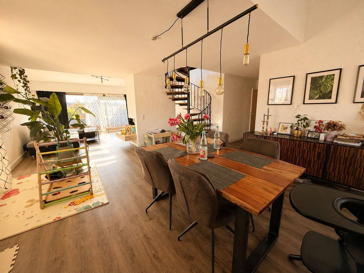 *Exklusive Penthouse-Galeriewohnung mit Kamin und 3 Balkonen*, 73433 Aalen