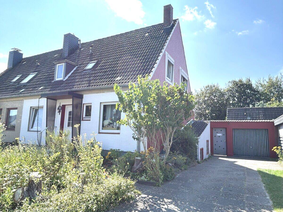 Farbenfrohes Zuhause mit Garten in Tungendorf, 24536 Neumünster (Brachenfeld Einfeld Tungendorf)