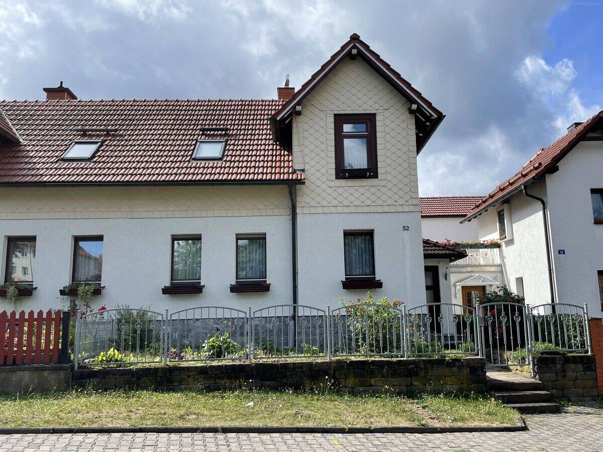 Charmante Doppelhaushälfte mit Garten und vielseitigen Gestaltungsmöglichkeiten, 98527 Suhl (Suhl)