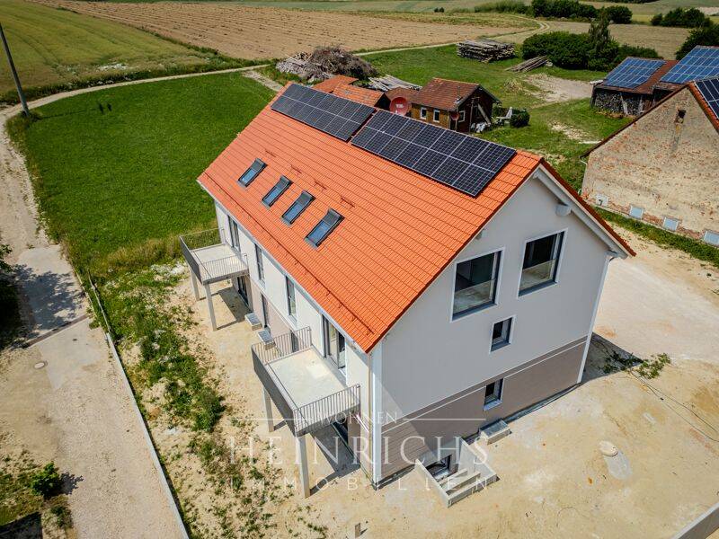 Moderne Erdgeschosswohnung mit Terrasse, Gartenanteil und vielseitigem Untergeschoss, 84072 Au i.d. Hallertau (Au)