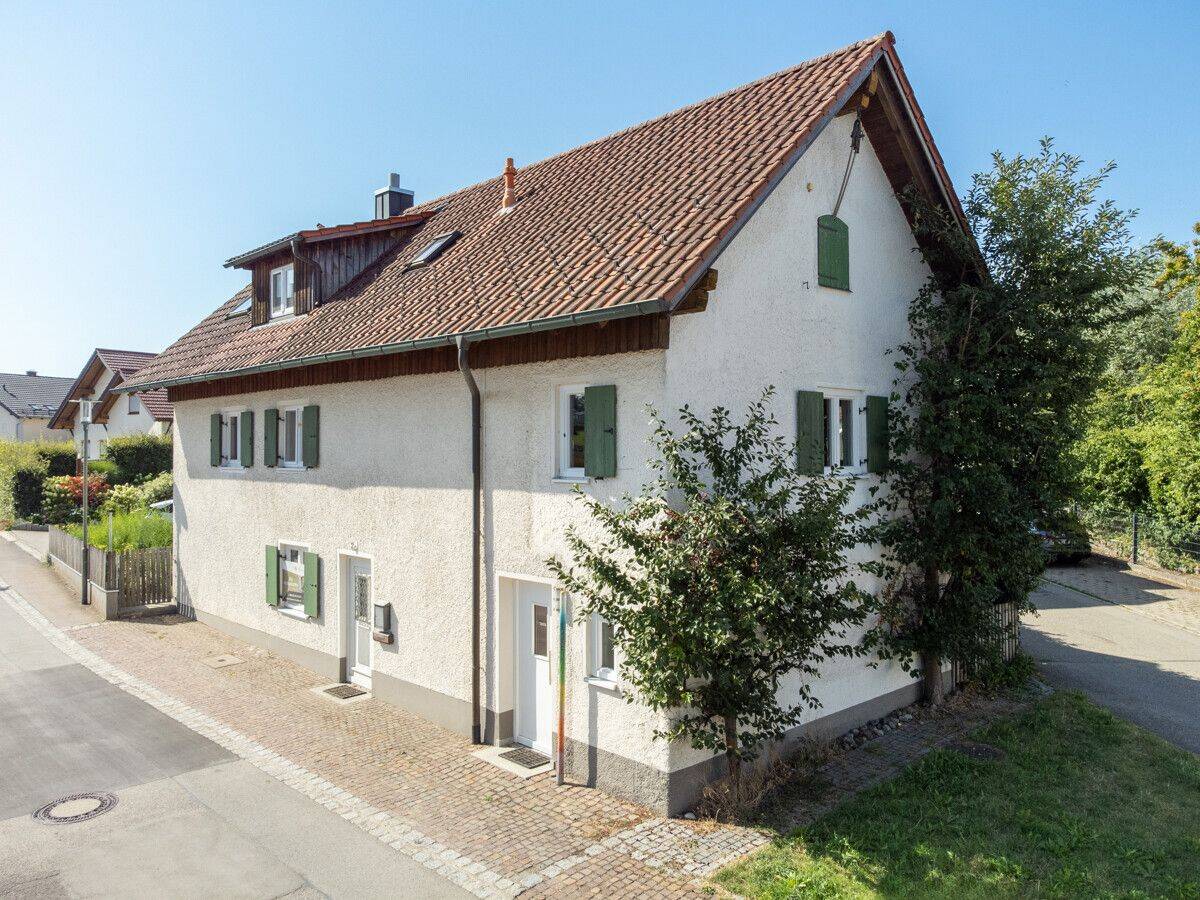 Vielseitiges Mehrfamilienhaus mit bestehender Praxis und Gewerbezulassung, 87749 Hawangen