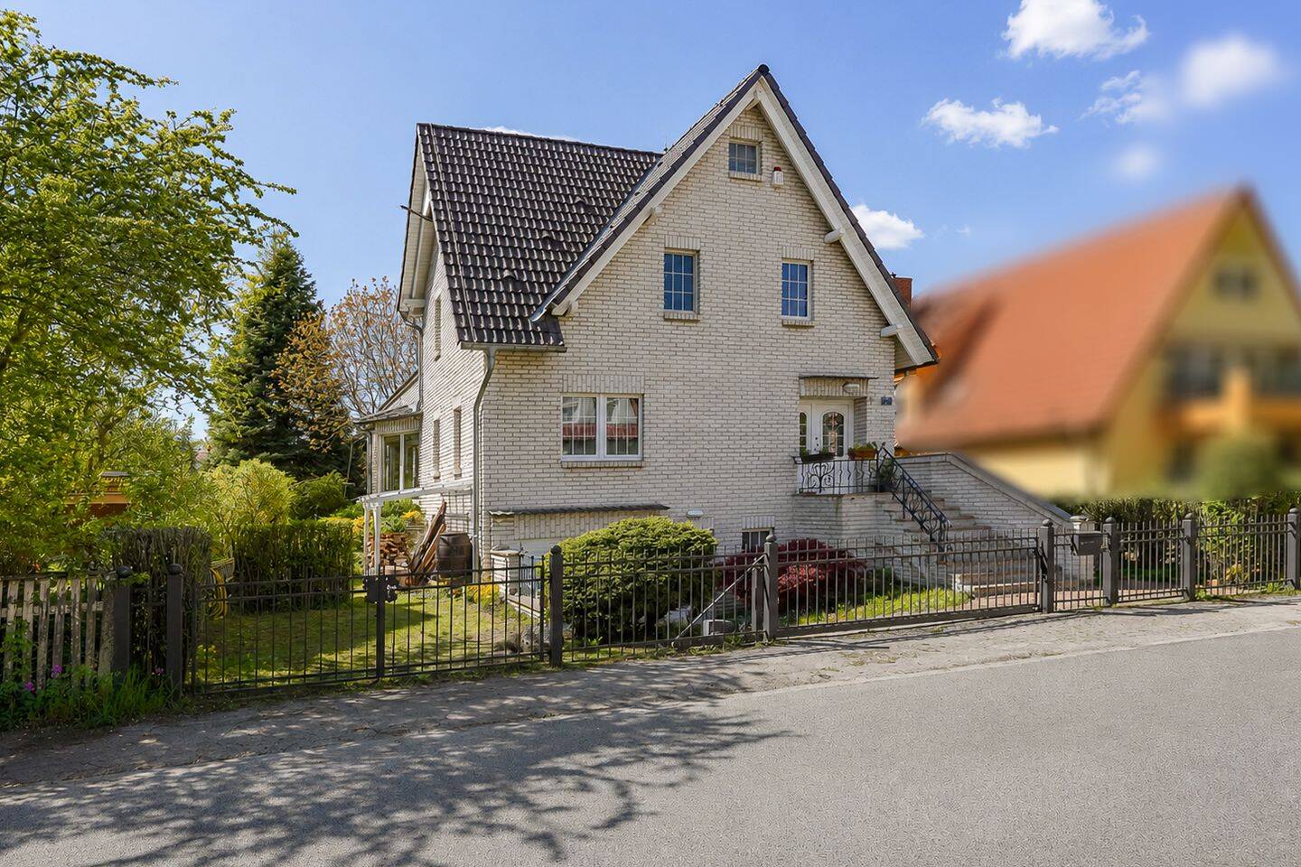 Exklusive Villa mit acht Zimmern, Tiefgarage und traumhaftem Garten, 13158 Berlin (Pankow)