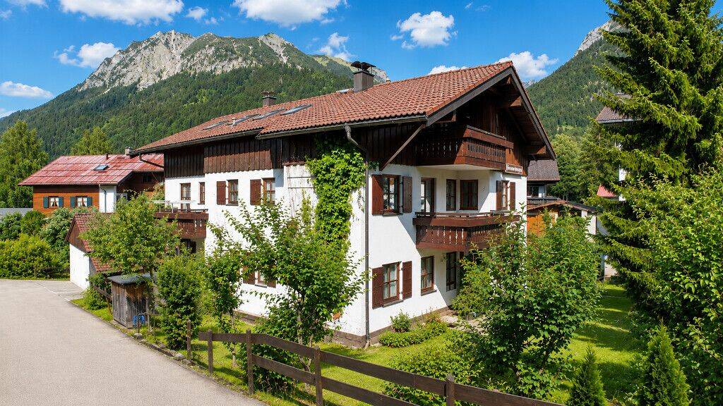 Mittendrin statt nur mit Bergblick – Wohnen und Vermieten in bester Lage, 87561 Oberstdorf