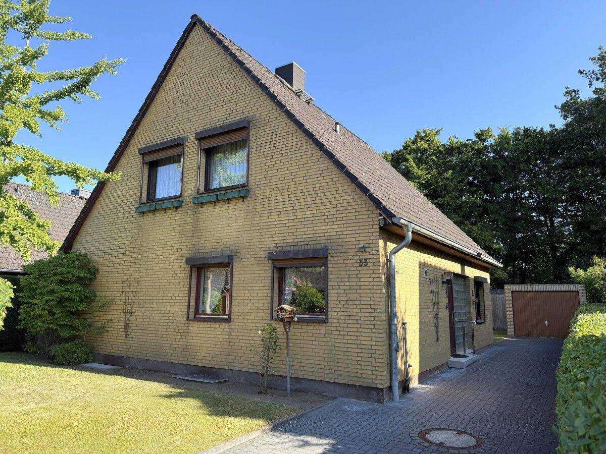 Renovierungsbedürftiges Einfamilienhaus mit Vollkeller und Süd- West Terrasse in beliebter Ortslage, 21493 Schwarzenbek
