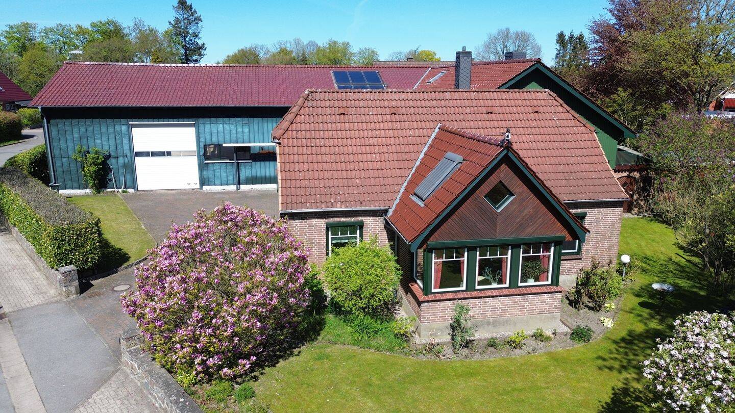 Seltene Gelegenheit: Einfamilienhaus mit Halle zentral in Fockbek / Ideal für Handwerk und Gewerbe, 24787 Fockbek