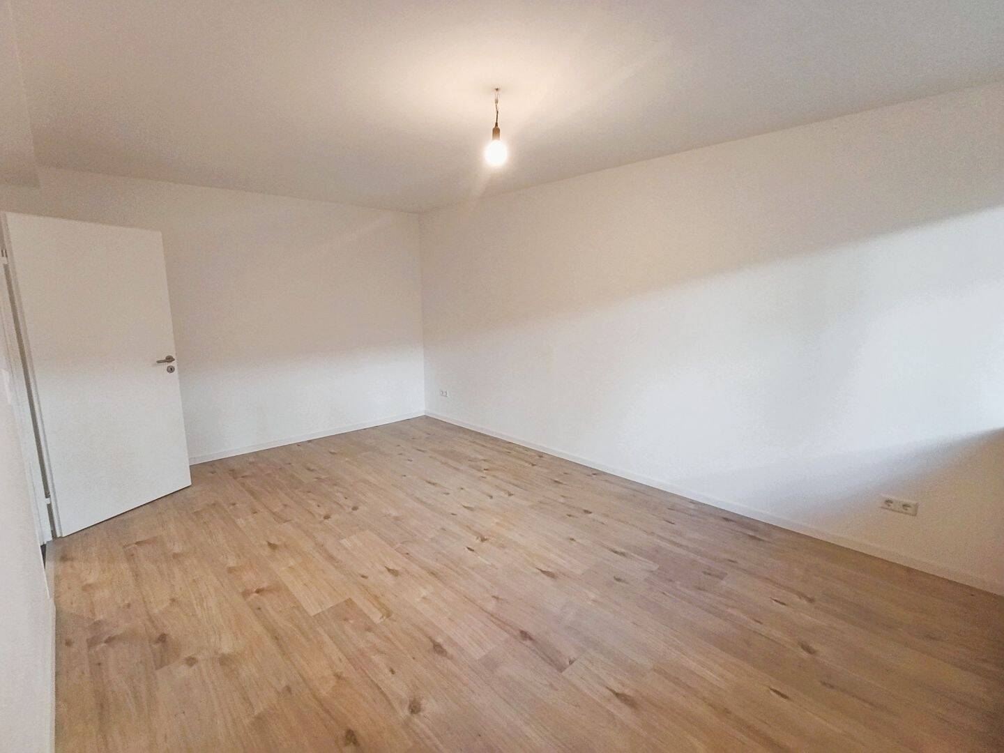 Edenkoben! Frisch sanierte 2-Zimmer-Souterrainwohnung mit Blick ins Grüne, 67480 Edenkoben