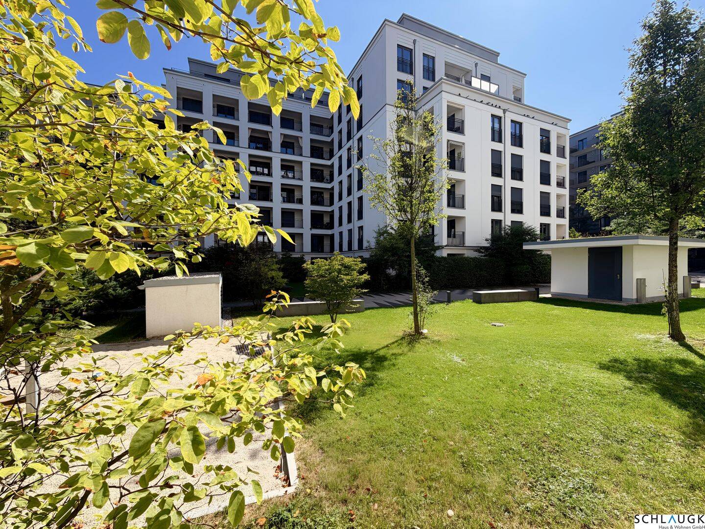 Neuwertige Eleganz mit grünem Innenhof – Im Herzen Bogenhausens, 81677 München (Au-Haidhausen Berg am Laim Bogenhausen)