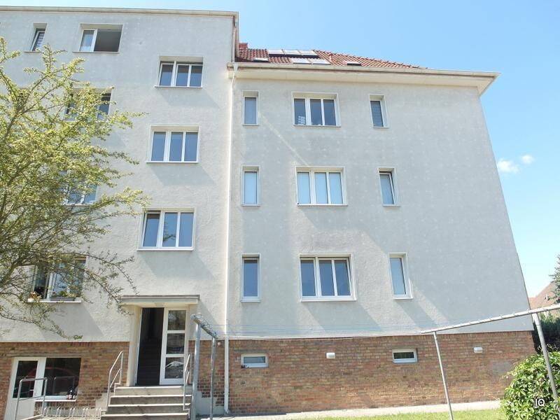 Ab sofort zu haben: Kleine 2-Zimmer-Singlewohnung mit separater Küche und Dusche im 1.OG, 1219 Dresden