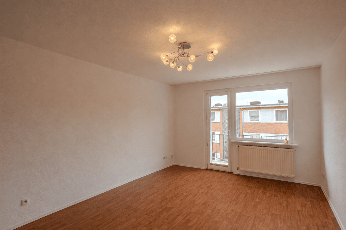 Einziehen und wohlfühlen: Frisch vorbereitete Wohnung, 22177 Hamburg (Wandsbek Bramfeld Steilshoop)