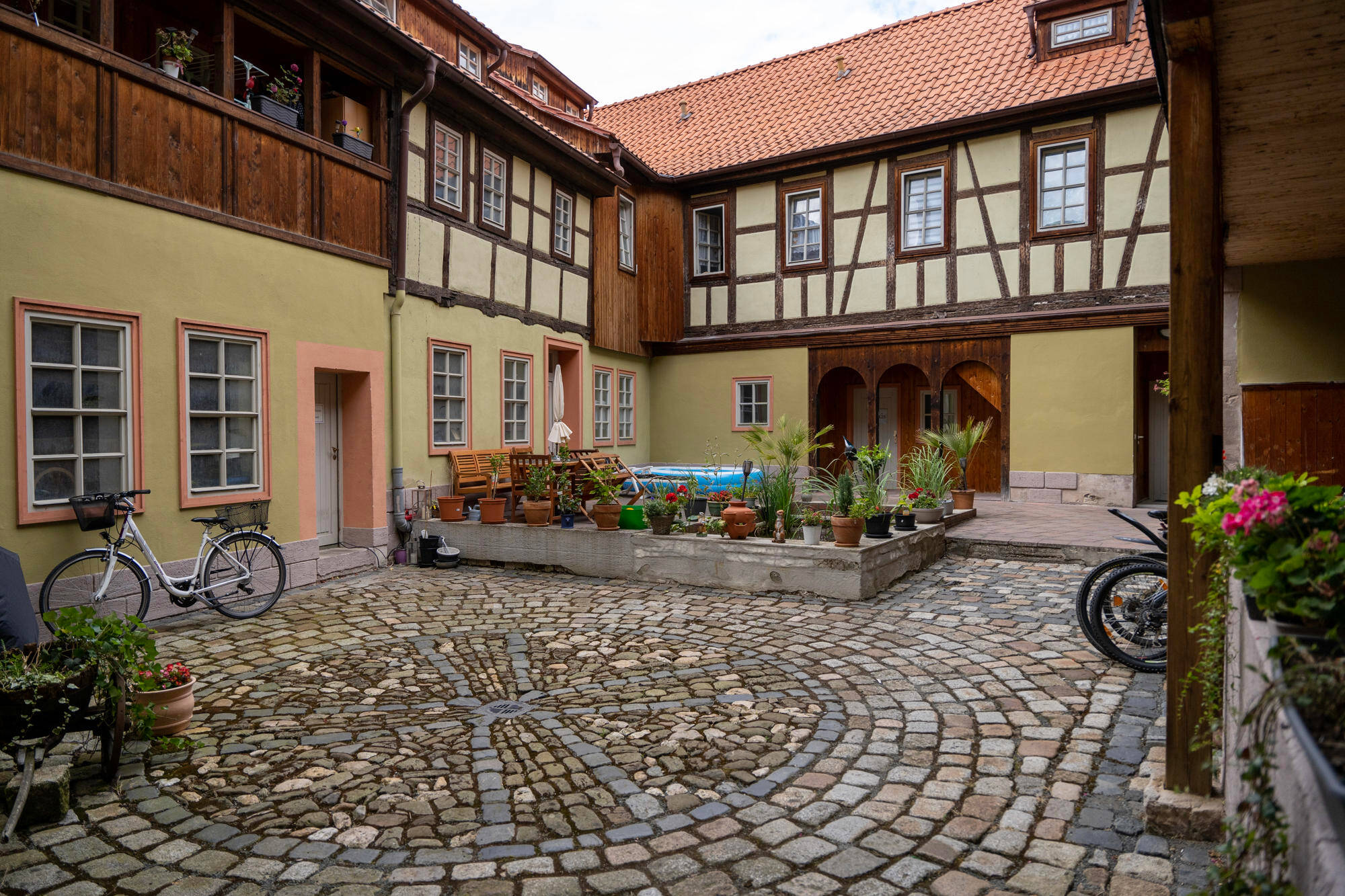 Wohnen auf 3 Etagen: Charmanter Maisonette-Traum mit Altstadtblick in Kahla, 7768 Kahla