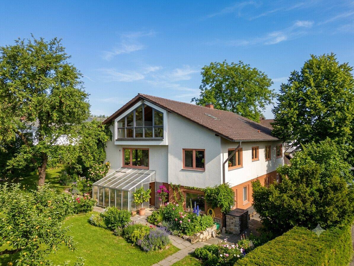 Familienhaus voller Licht, Wintergärten und weitem Blick, 78234 Engen