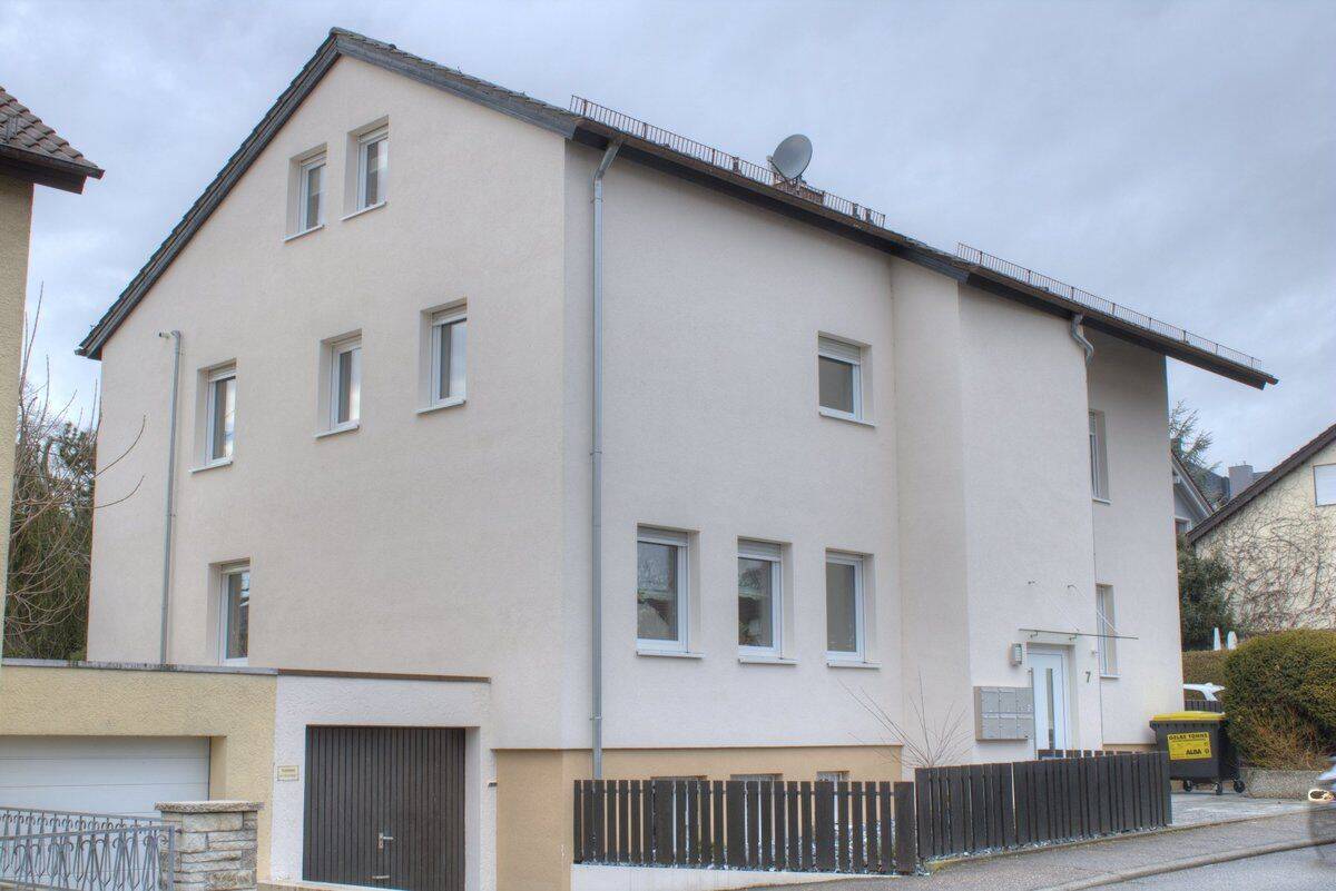 SCHÖNE WOHNUNG IN GUTER LAGE VON BÖCKINGEN MIT EINBAUKÜCHE – BALKON UND DACHLOGGIA, 74080 Heilbronn (Böckingen)