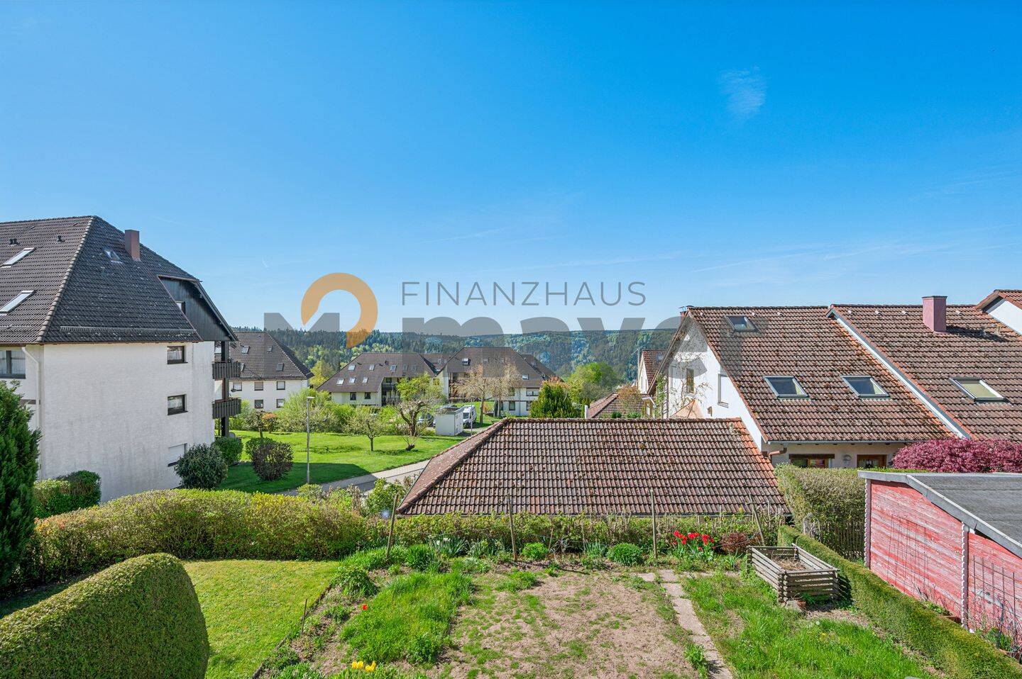 Viel Platz für Ihre Ideen: Doppelhaushälfte mit sonnigem Garten und Ausbaupotenzial, 75378 Bad Liebenzell