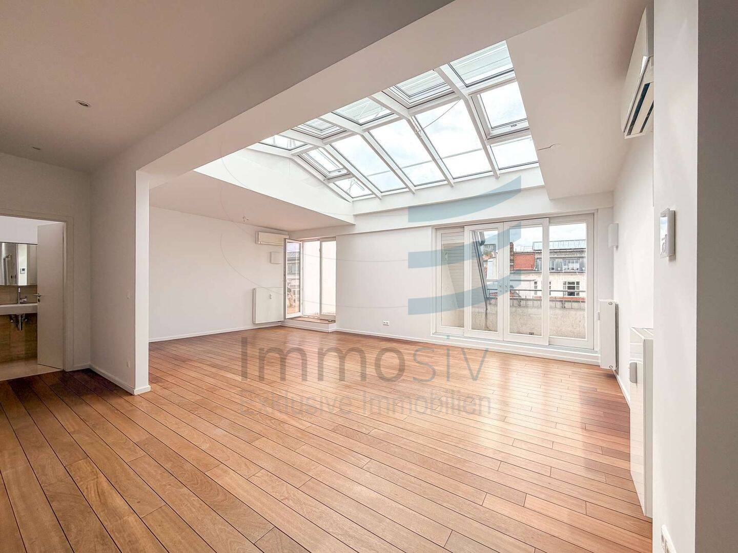 Exklusives Dachgeschoss-Loft mit Panoramaglasdach & Funkturmblick – Alt-Charlottenburg, 10585 Berlin (Charlottenburg-Wilmersdorf Charlottenburg)