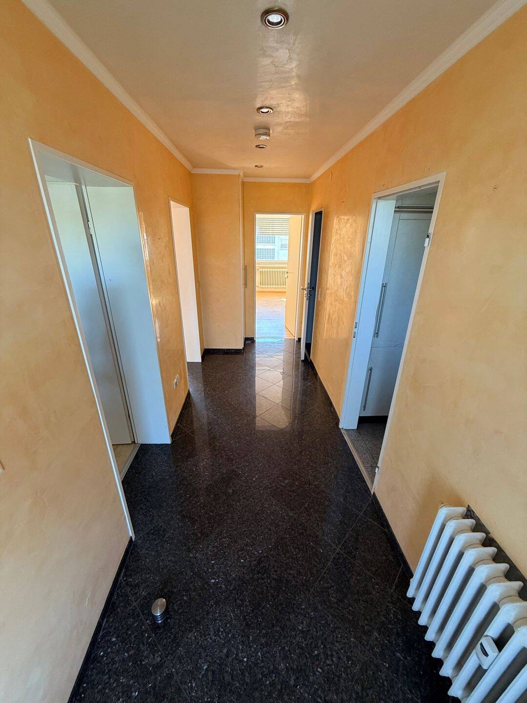 Gepflegte 3-Zimmer-Wohnung mit EBK,
Balkon + Garage in Lüd., 58507 Lüdenscheid