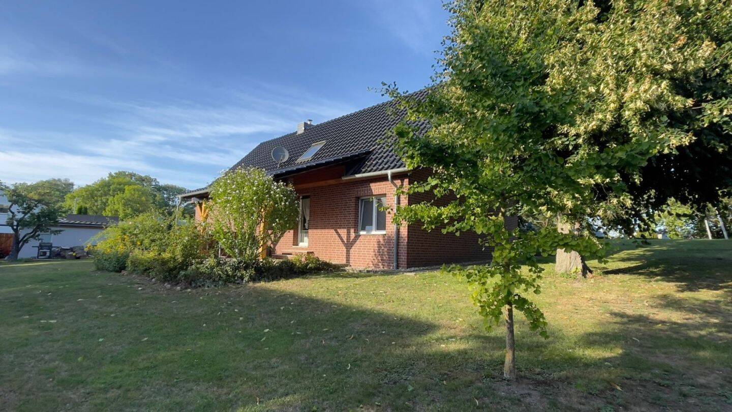 Einfamilienhaus mit viel Platz, Charme und schnellem Internet via Glasfaser bei Neubrandenburg, 17094 Pragsdorf