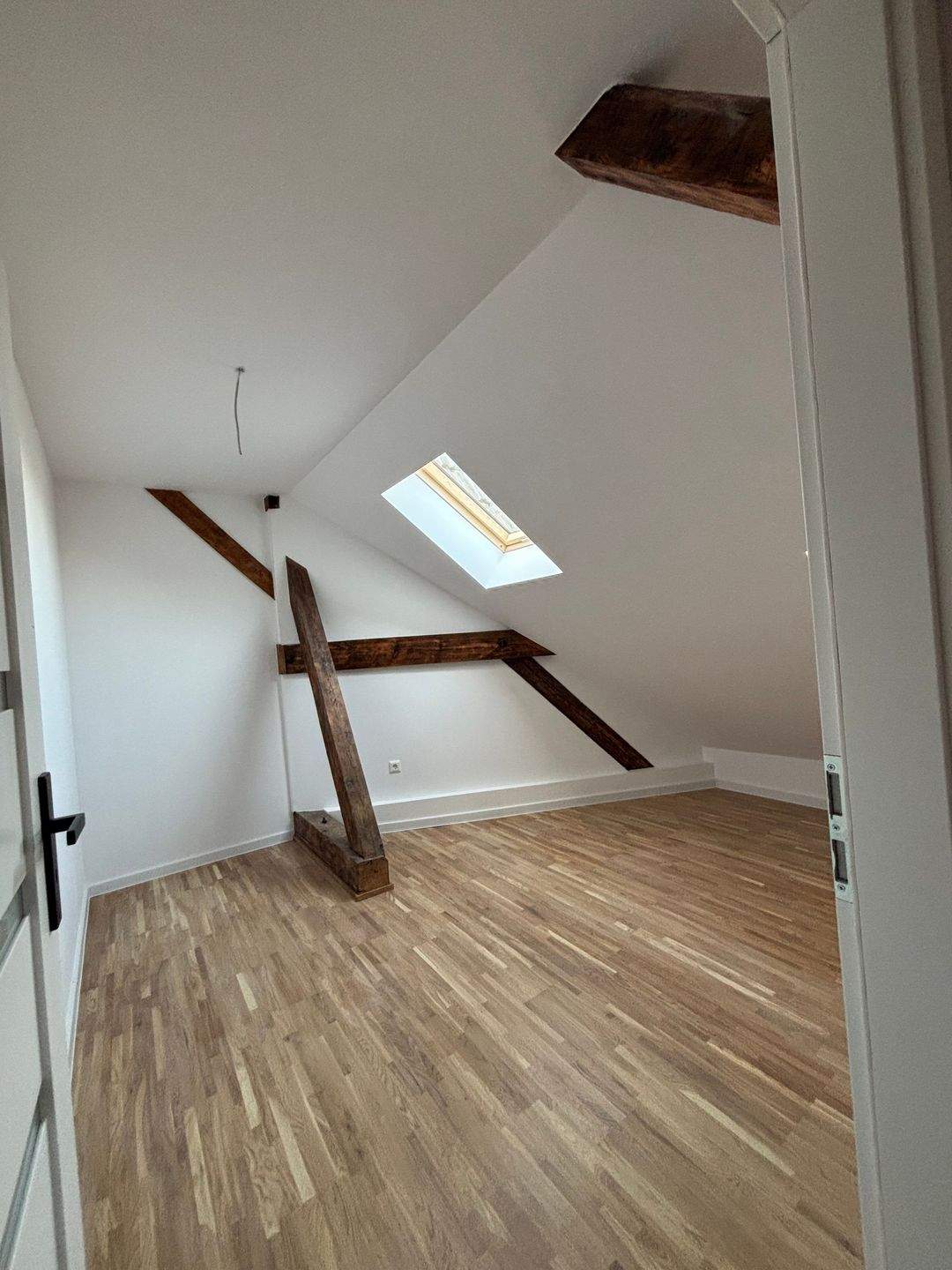 Grimmen,NEU saniert, sehr helle 2 Zimmer WE Dachgeschoss, 53 qm,729,- warm inkl.ab Feb.26, gehoben, Parkett, alles neu kernsaniert., 18507 Grimmen