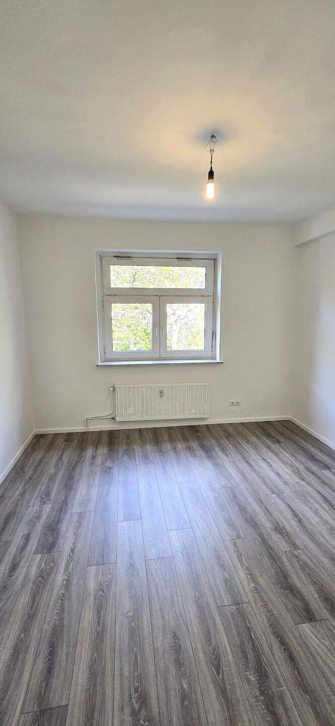 Sehr schöne komplett sanierte 2 Zimmer Wohnung mit Balkon zu vermieten, 45883 Gelsenkirchen (Feldmark Heßler)