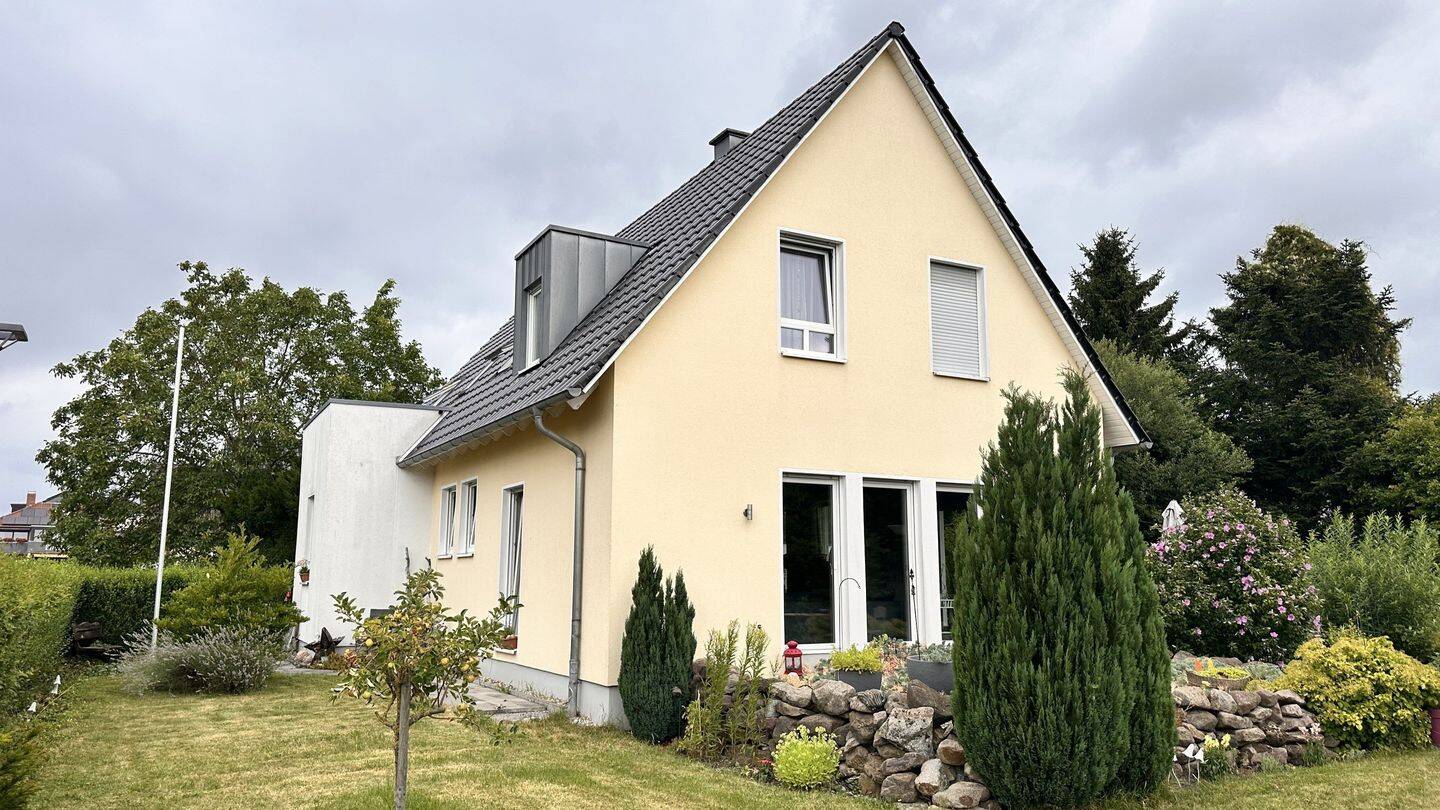 Ein Zuhause, das Geborgenheit schenkt – 2009 saniertes Einfamilienhaus auf über 1.200 m² für Ihre Familie, 59558 Lippstadt