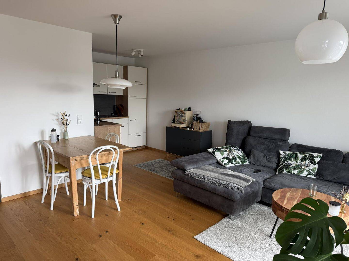 Moderne 3 Zimmer Eigentumswohnung mit Westbalkon, Aufzug und Carport in Hunderdorf !!!, 94336 Hunderdorf