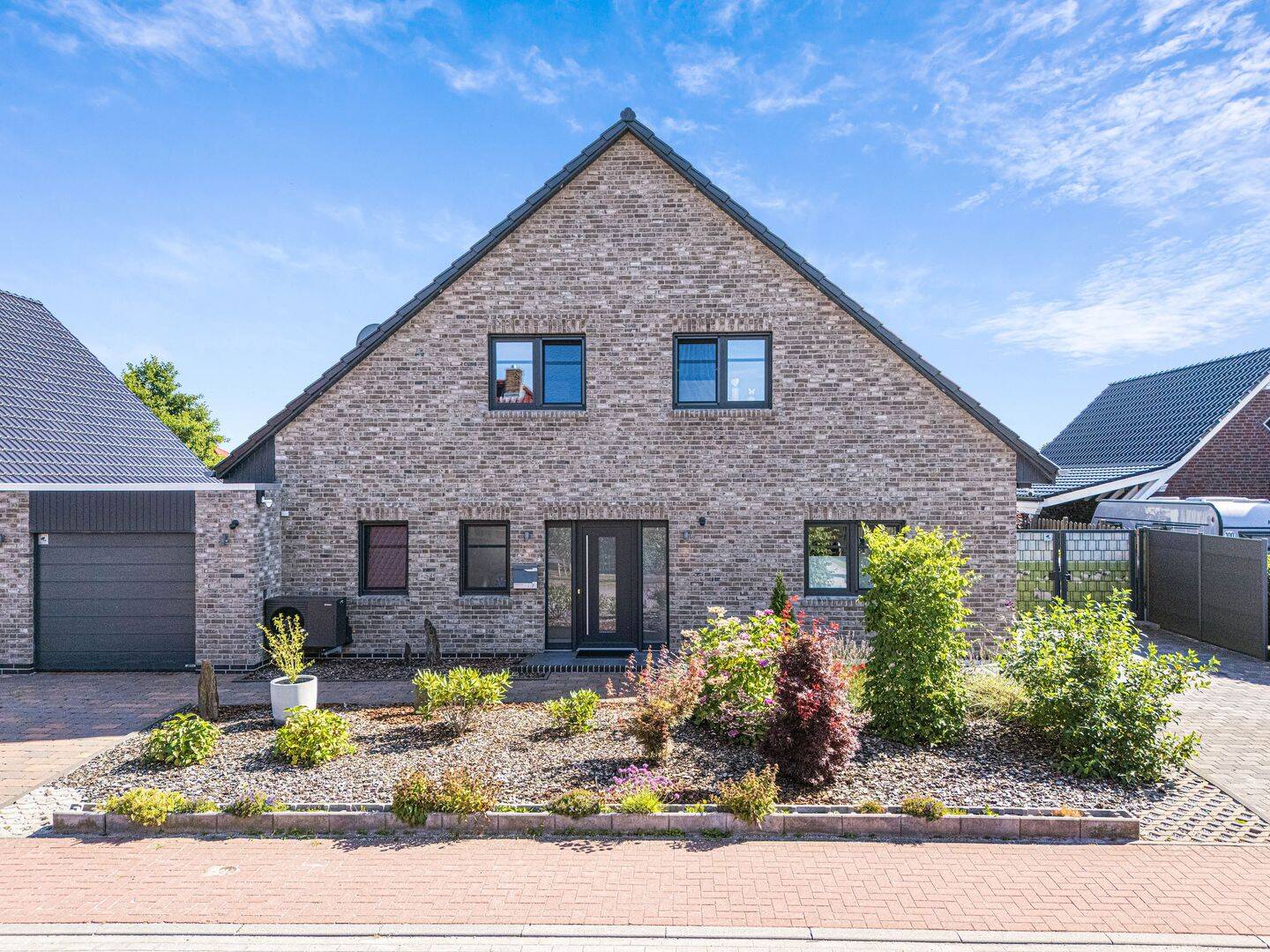 Exklusives Einfamilienhaus mit modernster Energietechnik und außergewöhnlichem Wohnkomfort, 26529 Marienhafe