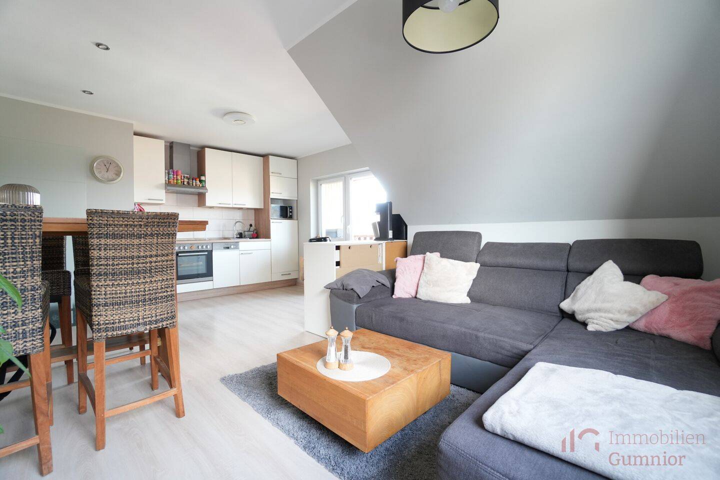 IMMOBILIEN GUMNIOR präsentiert: Singlewohnung im Zentrum von Neuenkirchen mit Einbauküche, Balkon und PKW Stellplatz, 48485 Neuenkirchen