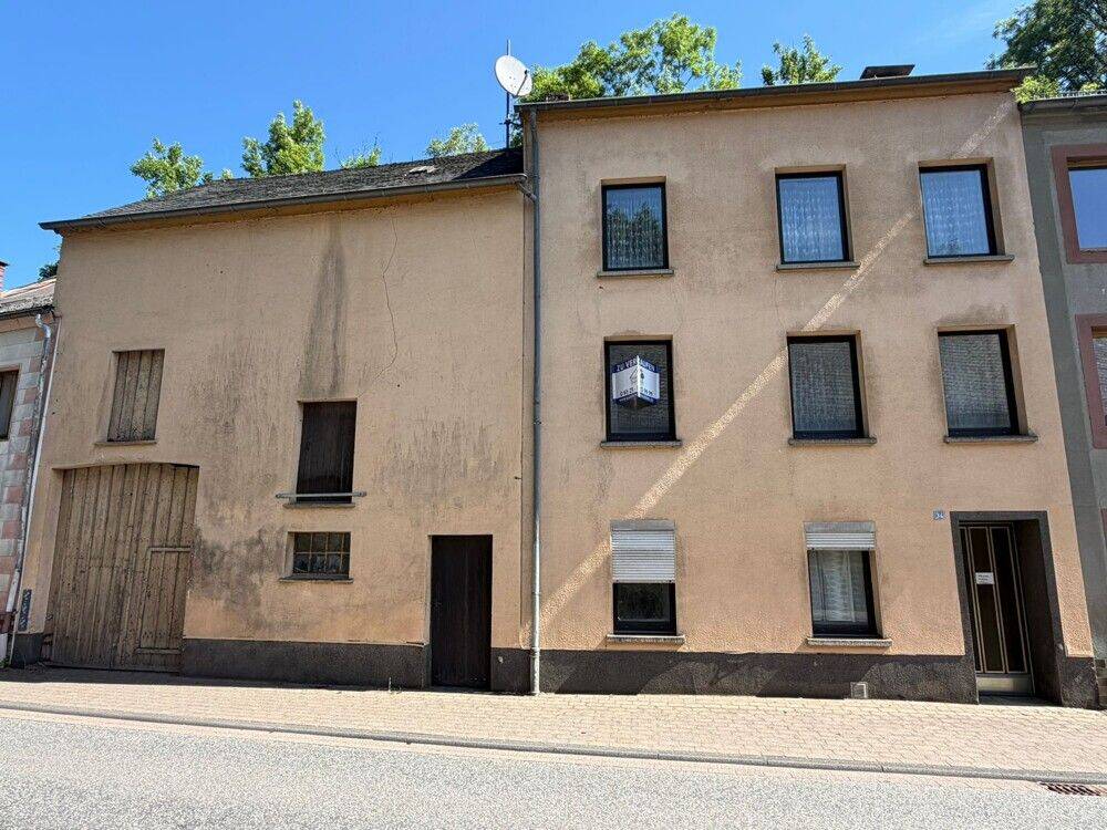 Sanierungsbedürftiges Einfamilienhaus mit großer Scheune und kleinem Innengarten., 54673 Neuerburg