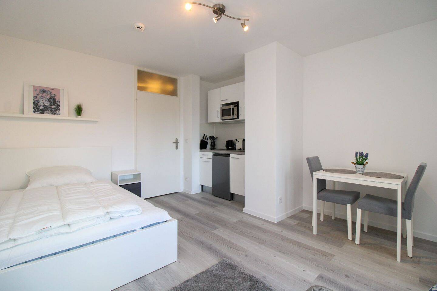 SCHWABING: Möbliertes 1-Zimmer-Apartment!, 80804 München (Schwabing-Freimann Schwabing-West)