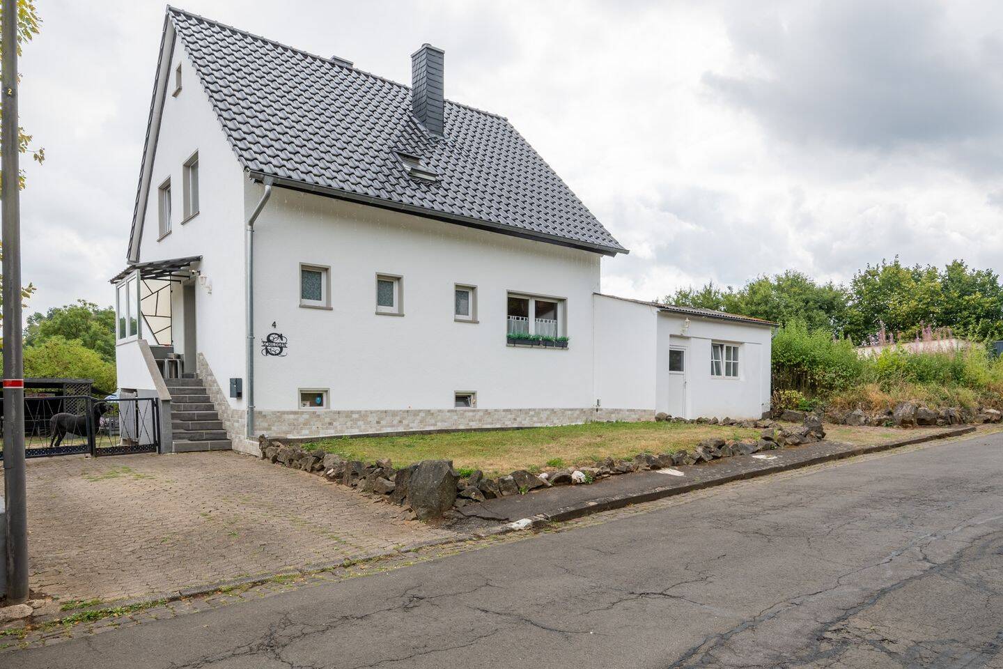 Freistehendes Einfamilienhaus in Lissendorf I 2021 teilsaniert I 4 Schlafzimmer I 2 Badezimmer, 54587 Lissendorf