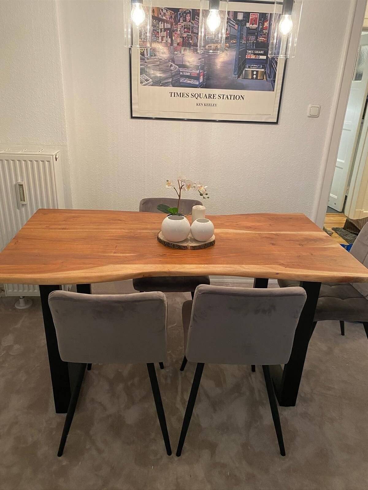 Möblierte 2,5-Zimmerwohnung / Balkon / 1/2 Begehbarer Kleiderschrank / max. 2 Personen / ab sofort frei / keine WG, 22303 Hamburg (Hamburg-Nord Barmbek-Nord Winterhude)