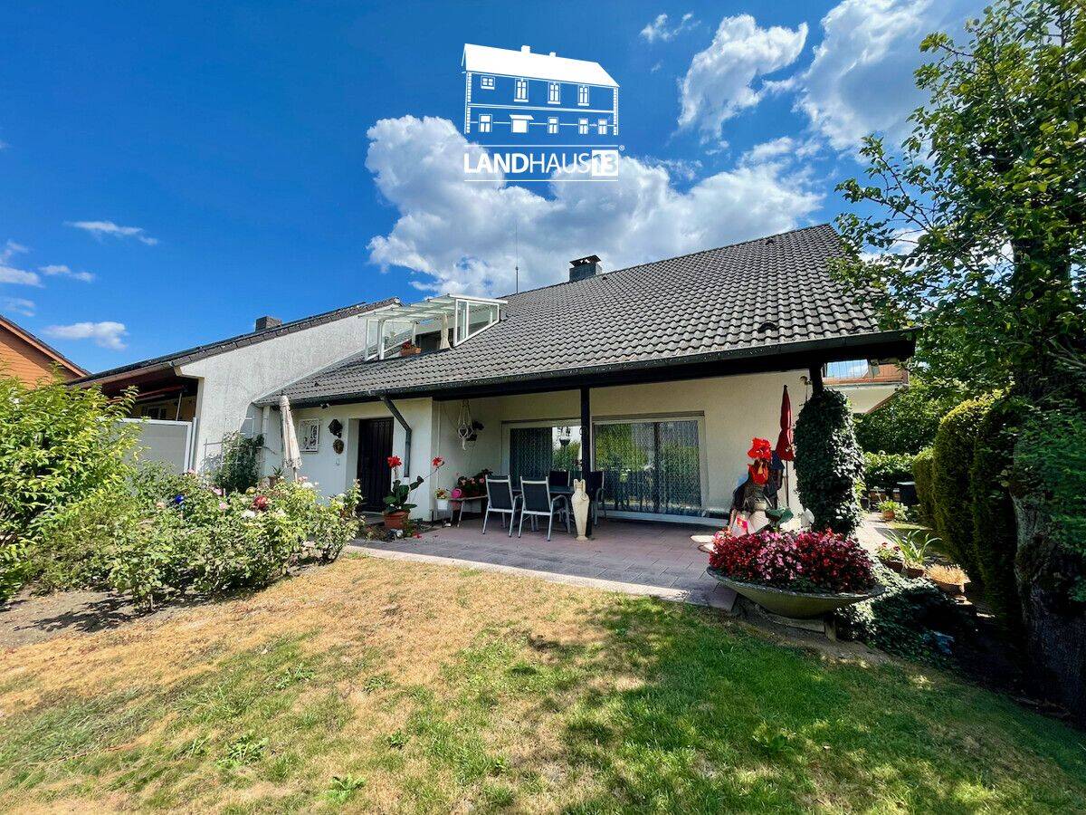 Großzügiges, einseitig angebautes Architektenhaus direkt am Naturschutzgebiet zum Ried . Laubenheim, 55130 Mainz (Laubenheim Weisenau)