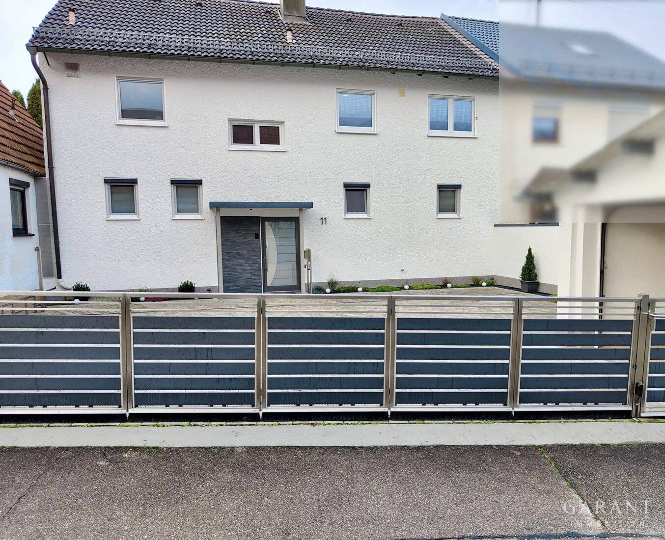 Modernisiertes Einfamilienhaus mit großem Hinterhof, Garagen und Werkstatt, 89428 Syrgenstein
