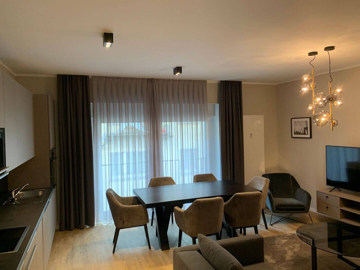 Stilvolle 4-Zimmer-Wohnung mit Möblierung in Wiesbaden, 65183 Wiesbaden (Wiesbaden)